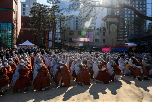 حرکت اعتراضی یک فرقه دینی بودایی در سئول/عکس