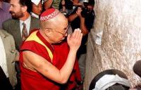 دالای لاما در مقابل ندبه
